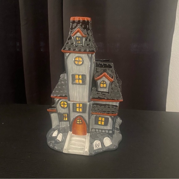 Scentsyhaunted house warmer